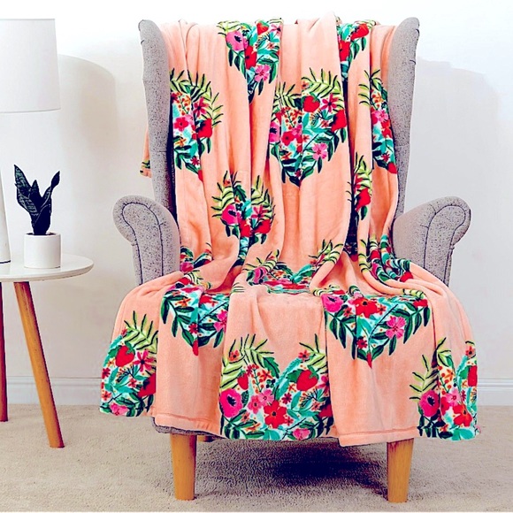 Artist Mia Charro- Heart Design Throw Blanket -Global Art Collection - Picture 1 of 7